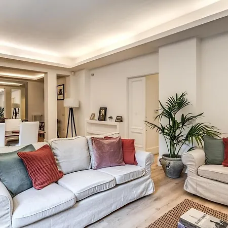 Daire Vico 2bdr Piazza Del Popolo With Private Garden *