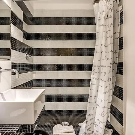 Daire Vico 2bdr Piazza Del Popolo With Private Garden *