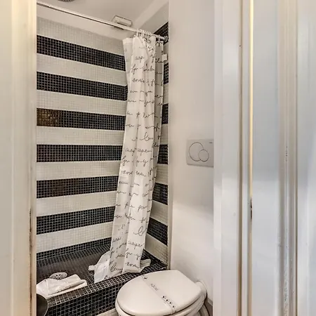 Vico 2bdr Piazza Del Popolo With Private Garden * Rom