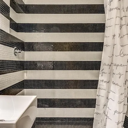 Vico 2bdr Piazza Del Popolo With Private Garden * Rom