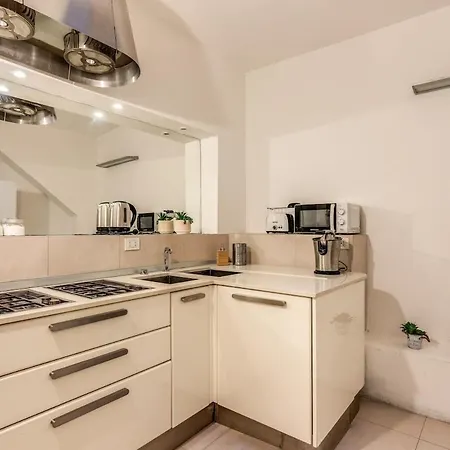 Lejlighed Vico 2bdr Piazza Del Popolo With Private Garden *