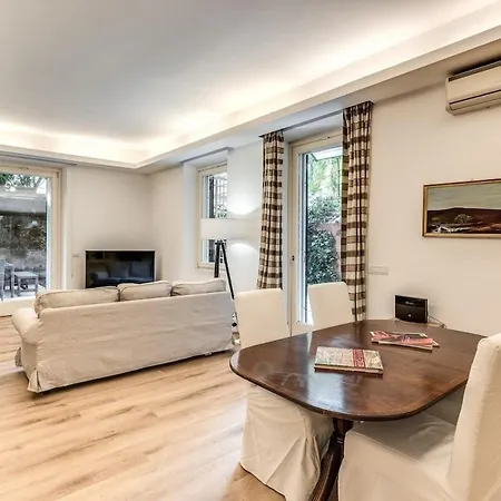 Vico 2bdr Piazza Del Popolo With Private Garden Rom