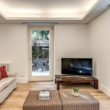 Vico 2bdr Piazza Del Popolo With Private Garden Lejlighed