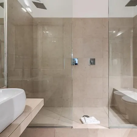 Vico 2bdr Piazza Del Popolo With Private Garden Rom