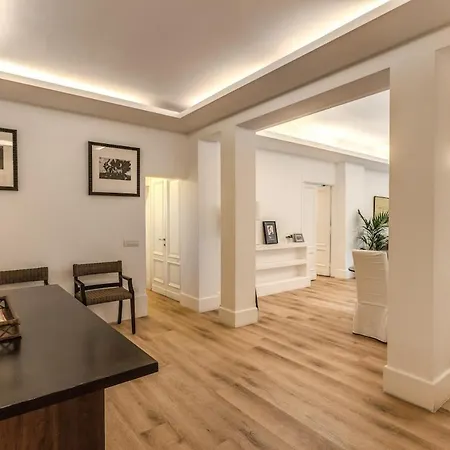 Vico 2bdr Piazza Del Popolo With Private Garden *